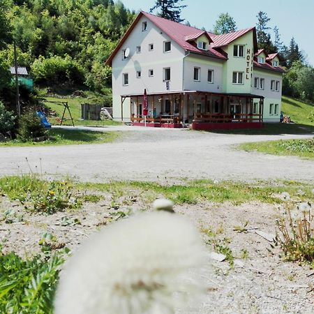Hotel Bocy Ошчадница Экстерьер фото