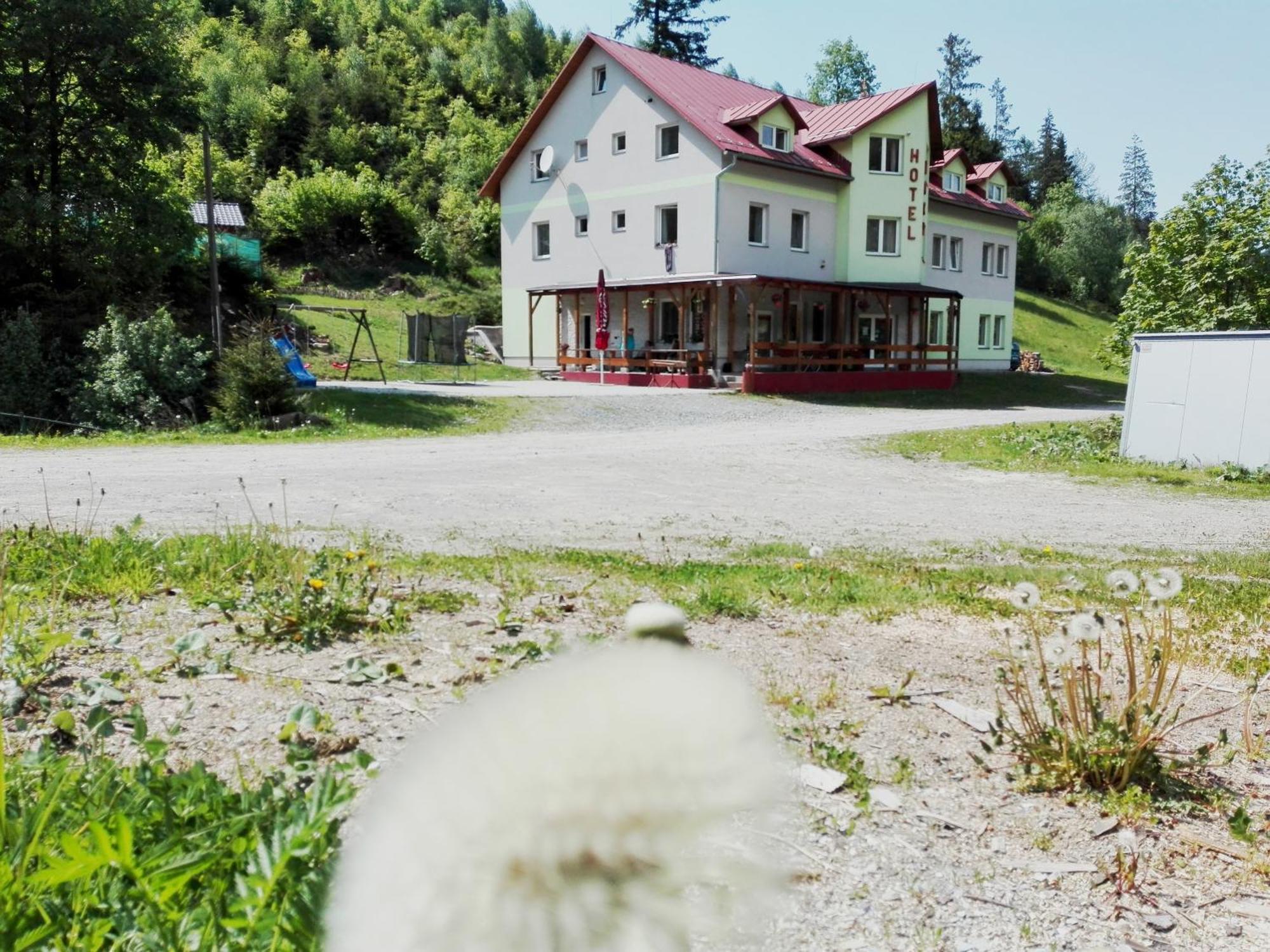 Hotel Bocy Ошчадница Экстерьер фото